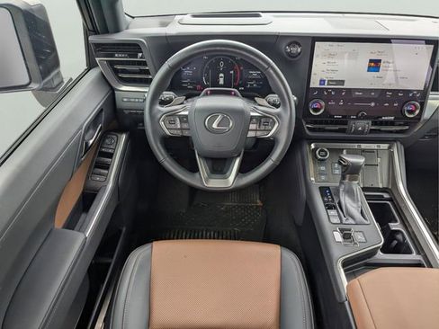 Used 2024 Lexus GX 550 w/ Accessory Package (31) AWD/4WD image 16