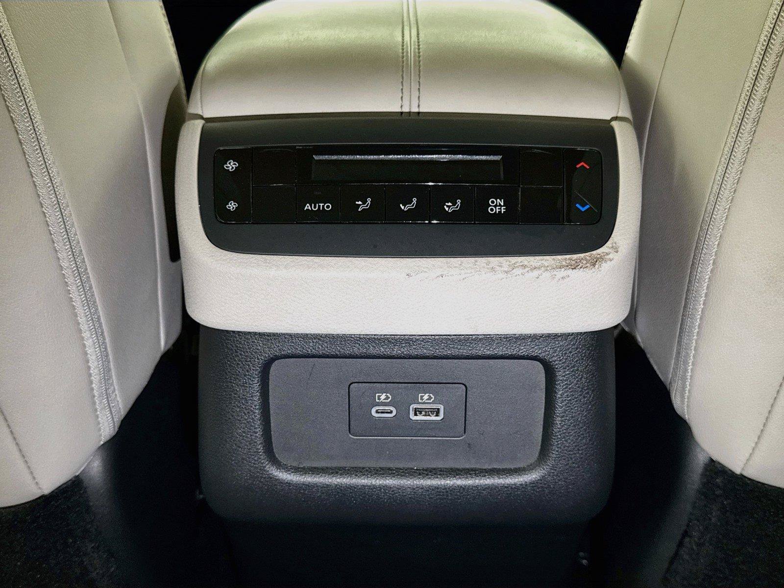 Used 2025 Nissan Pathfinder SL FWD image 23