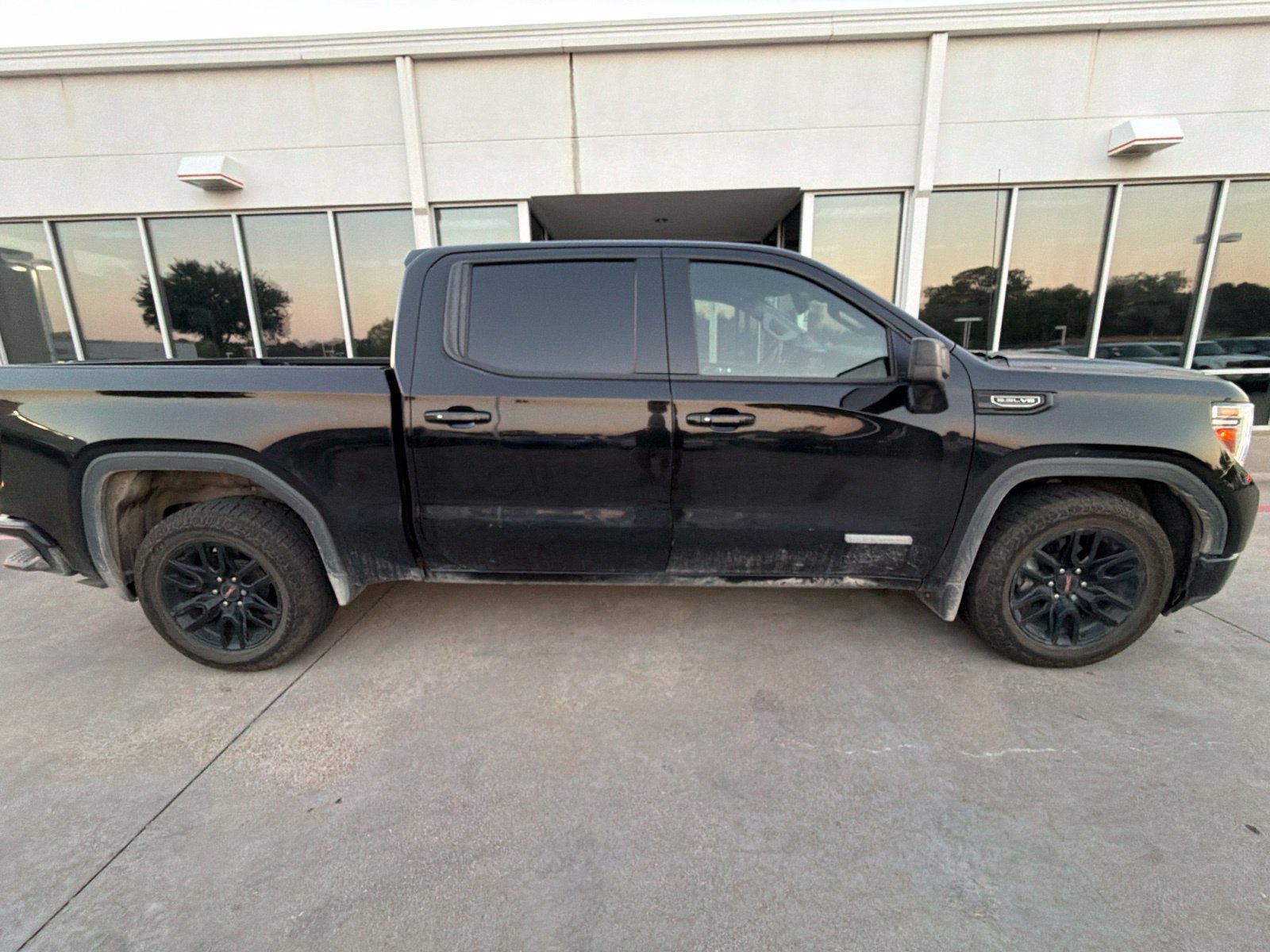 Used 2021 GMC Sierra 1500 Elevation w/ Preferred Package RWD image 4