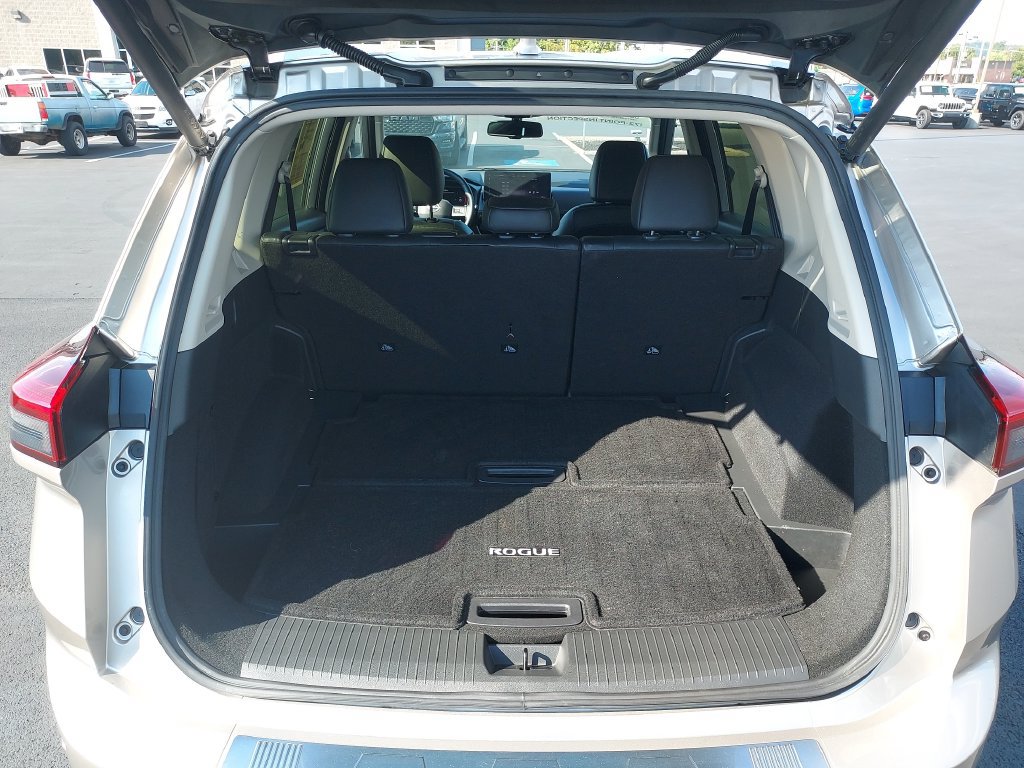 Certified 2025 Nissan Rogue SL FWD image 9