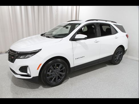 Certified 2024 Chevrolet Equinox RS FWD image 3