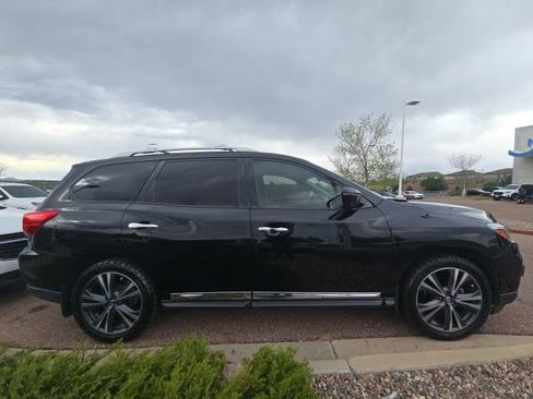 Used 2020 Nissan Pathfinder Platinum FWD image 19