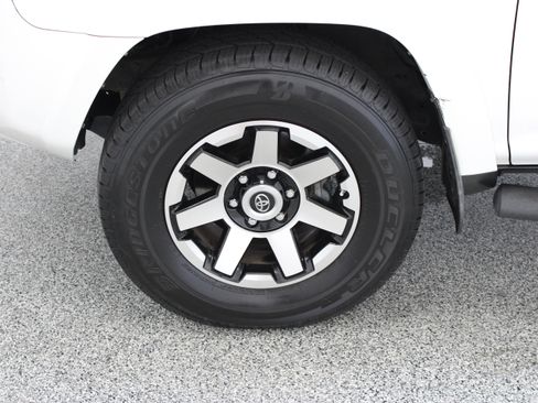 Used 2018 Toyota 4Runner TRD Off-Road Premium AWD/4WD image 11