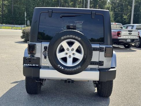 Used 2013 Jeep Wrangler Unlimited Sahara w/ Dual Top Group AWD/4WD image 21