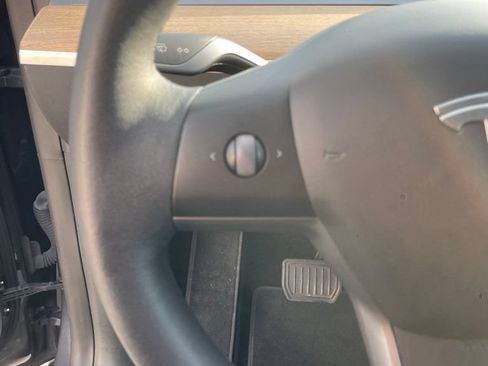 Used 2023 Tesla Model Y Performance AWD/4WD image 15