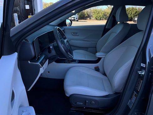 Used 2025 Hyundai Kona SEL image 10