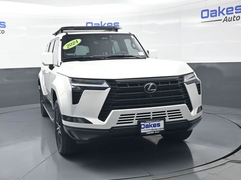 Used 2024 Lexus GX 550 w/ Accessory Package (31) AWD/4WD image 3