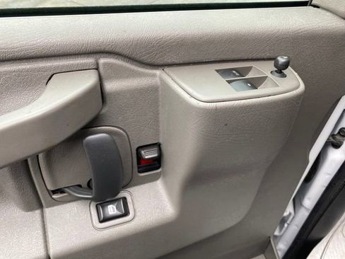 Used 2024 GMC Savana 2500 Extended w/ Driver Convenience Package image 16