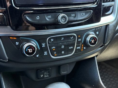 Used 2023 Chevrolet Traverse Premier AWD/4WD image 31