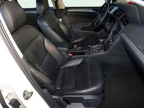 Used 2017 Volkswagen Golf S image 12