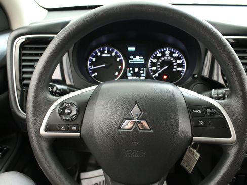 Used 2020 Mitsubishi Outlander ES AWD/4WD image 12