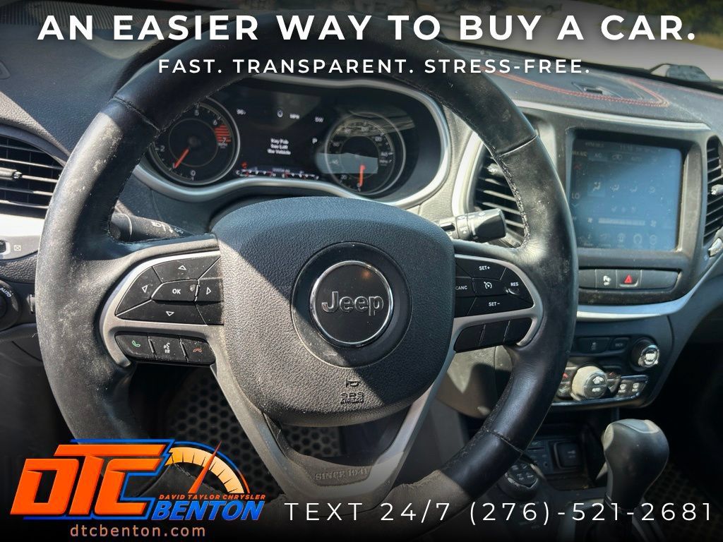 Used 2018 Jeep Cherokee Trailhawk w/ Quick Order Package 25L AWD/4WD image 10