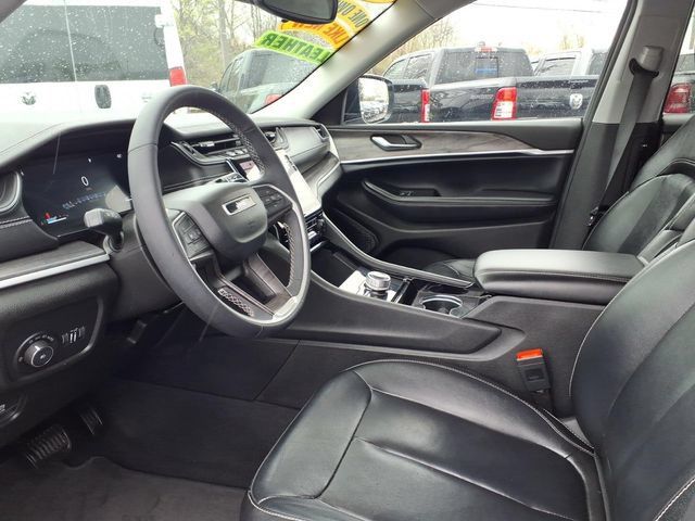 Used 2023 Jeep Grand Cherokee L Limited AWD/4WD image 16
