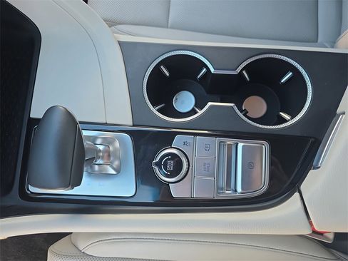 Used 2025 Genesis G70 2.5T image 25