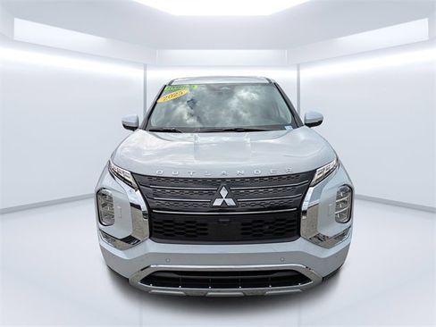 New 2025 Mitsubishi Outlander SE image 8