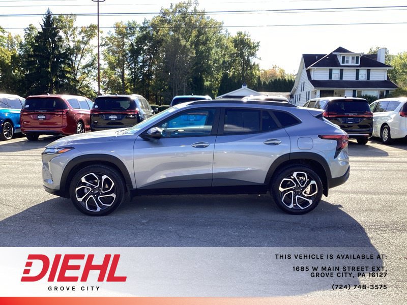 Used 2025 Chevrolet Trax RS w/ Driver Confidence Package FWD image 4