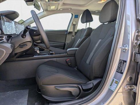 New 2025 Hyundai Elantra SEL image 4