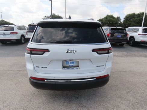 Used 2022 Jeep Grand Cherokee L Limited AWD/4WD image 13