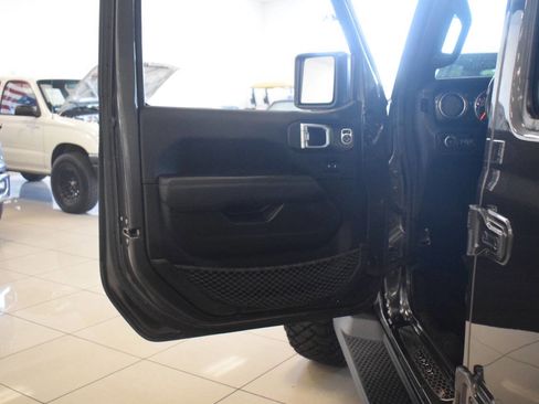Used 2020 Jeep Wrangler Unlimited Sahara image 42
