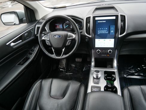 Certified 2022 Ford Edge Titanium image 9