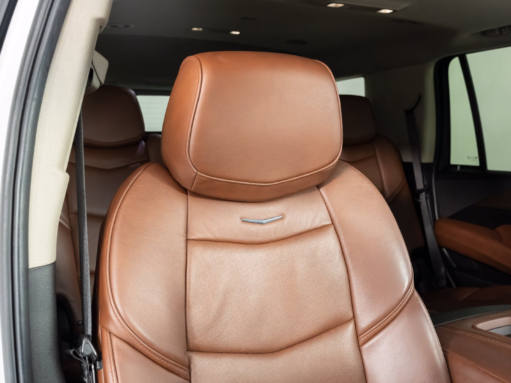 Used 2019 Cadillac Escalade Luxury AWD/4WD image 33