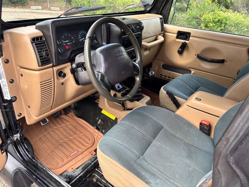 Used 2000 Jeep Wrangler Sahara AWD/4WD image 17