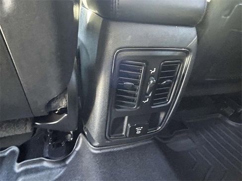 Used 2020 Jeep Grand Cherokee Altitude image 12