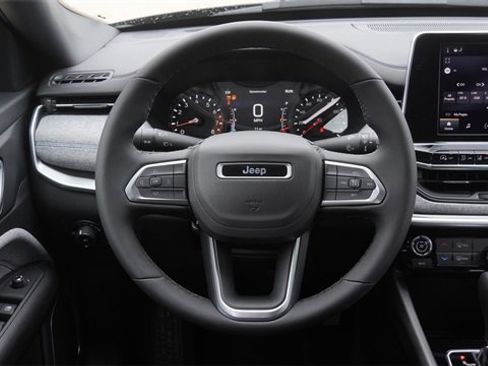 New 2026 Jeep Compass Latitude image 16