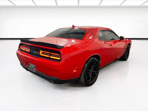 Used 2018 Dodge Challenger SXT Plus RWD image 4