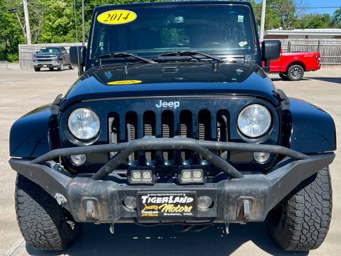 Used 2014 Jeep Wrangler Sahara w/ Connectivity Group AWD/4WD image 2