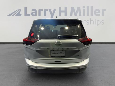 Used 2024 Nissan Rogue S AWD/4WD image 4