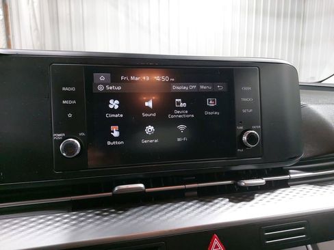 Used 2023 Kia Carnival LX FWD image 22