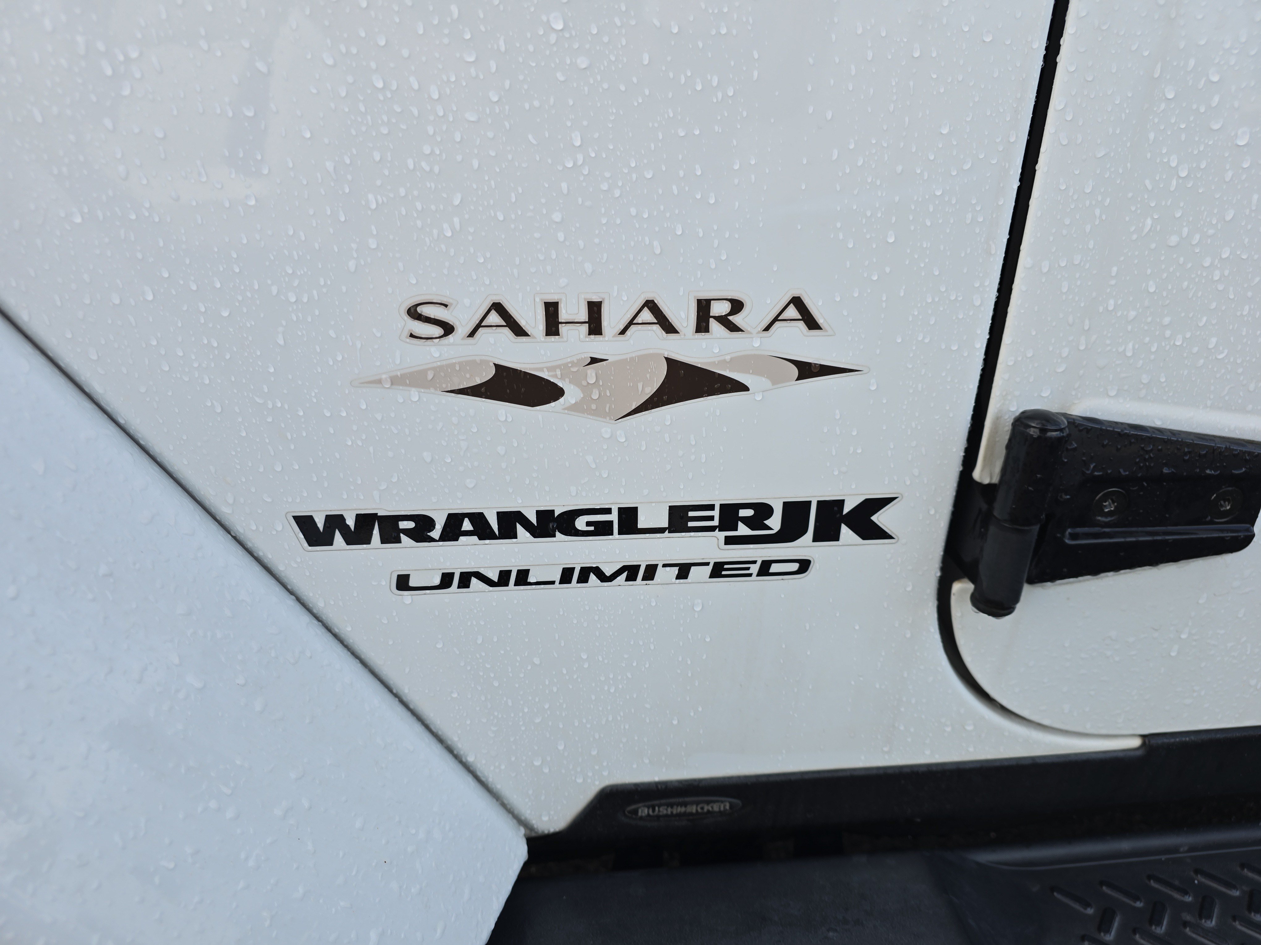 Used 2018 Jeep Wrangler Unlimited Sahara w/ Connectivity Group AWD/4WD image 10