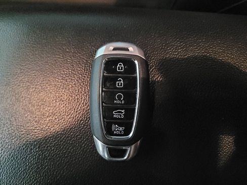 Used 2023 Hyundai Elantra Limited FWD image 32