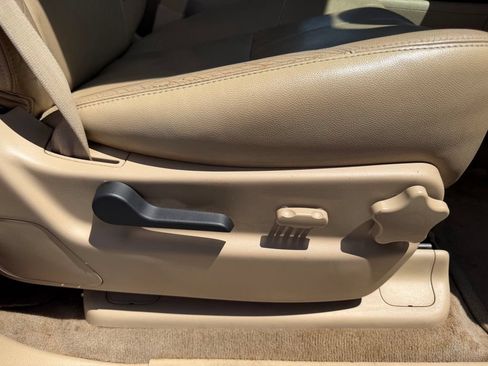 Used 2013 Chevrolet Tahoe LT RWD image 32