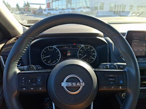 Used 2023 Nissan Rogue SV image 16