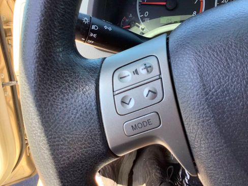 Used 2013 Toyota Corolla LE FWD image 41