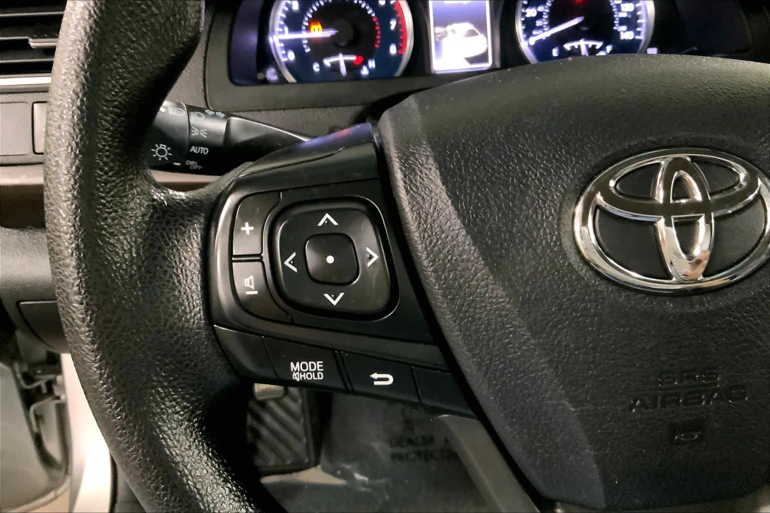 Used 2017 Toyota Camry LE FWD image 23