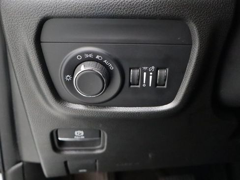 Used 2024 Jeep Grand Cherokee L Altitude AWD/4WD image 14