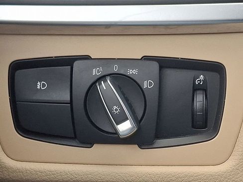 Used 2018 BMW 320i xDrive Sedan w/ Convenience Package image 24