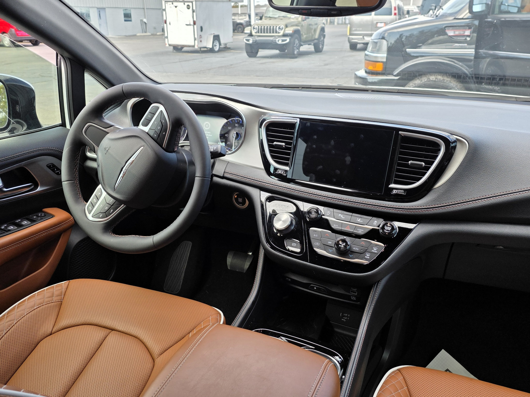 Used 2026 Chrysler Pacifica Pinnacle FWD image 4