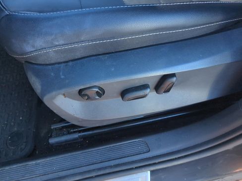 Certified 2022 Volkswagen Taos SE image 14