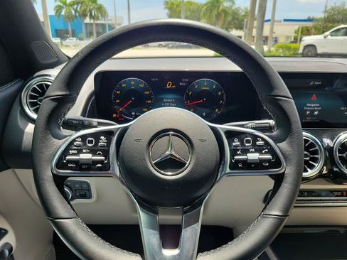 Used 2022 Mercedes-Benz GLB 250 4MATIC image 39