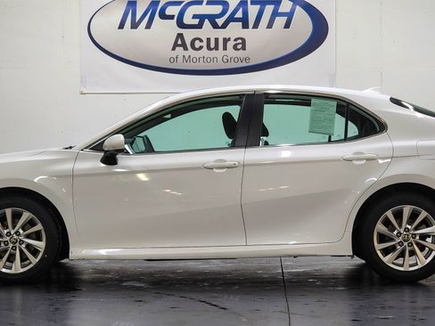 Used 2021 Toyota Camry LE image 10