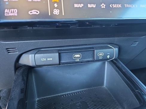 Certified 2023 Kia Niro EX image 29