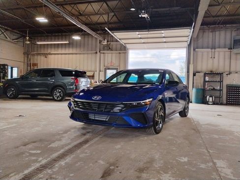 Used 2025 Hyundai Elantra Sport image 7