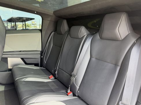 Used 2025 Tesla Cybertruck AWD Crew Cab image 39