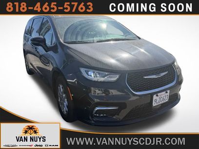 Used 2024 Chrysler Pacifica Touring-L