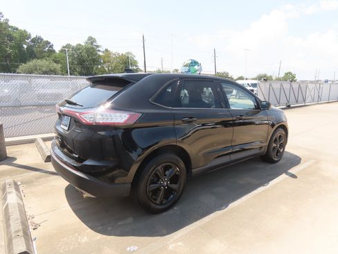Used 2017 Ford Edge SE FWD image 11