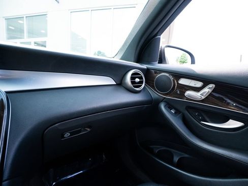 Used 2021 Mercedes-Benz GLC 300 4MATIC w/ Premium Package image 41